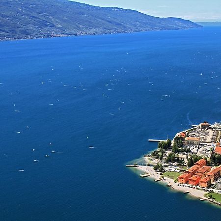 Campione Giulia Exclusive Lakefront Apartment By Gardadomusmea Campione del Garda Exteriör bild